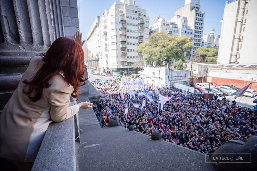 Foto tomada del muro de Facebook de CFK.