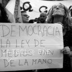 La ley que a pesar de los decretos de Macri permite defender la democracia